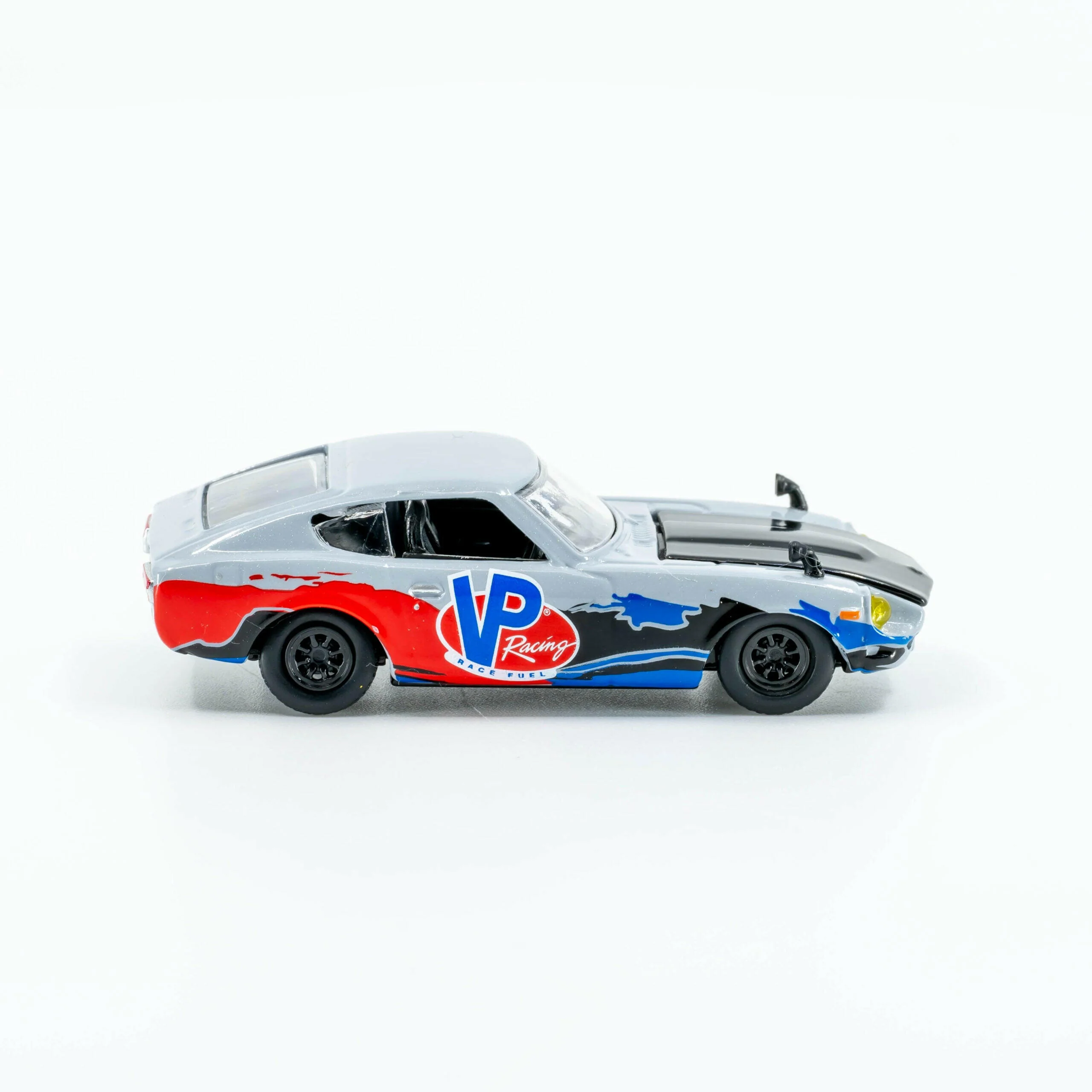 VP Racing 1970 Nissan Fairlady Z432 R70 Diecast - 1:64 Scale - Image 4